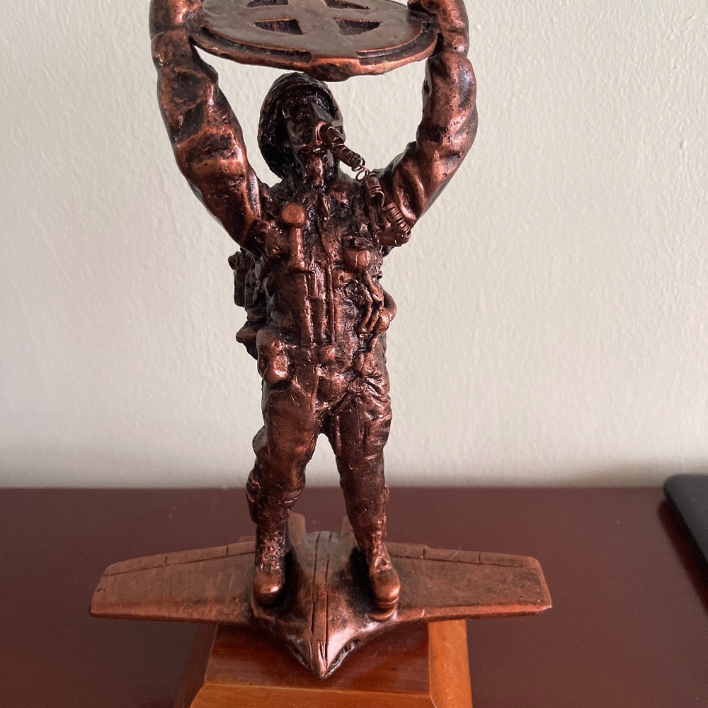 Paratrooper military statue